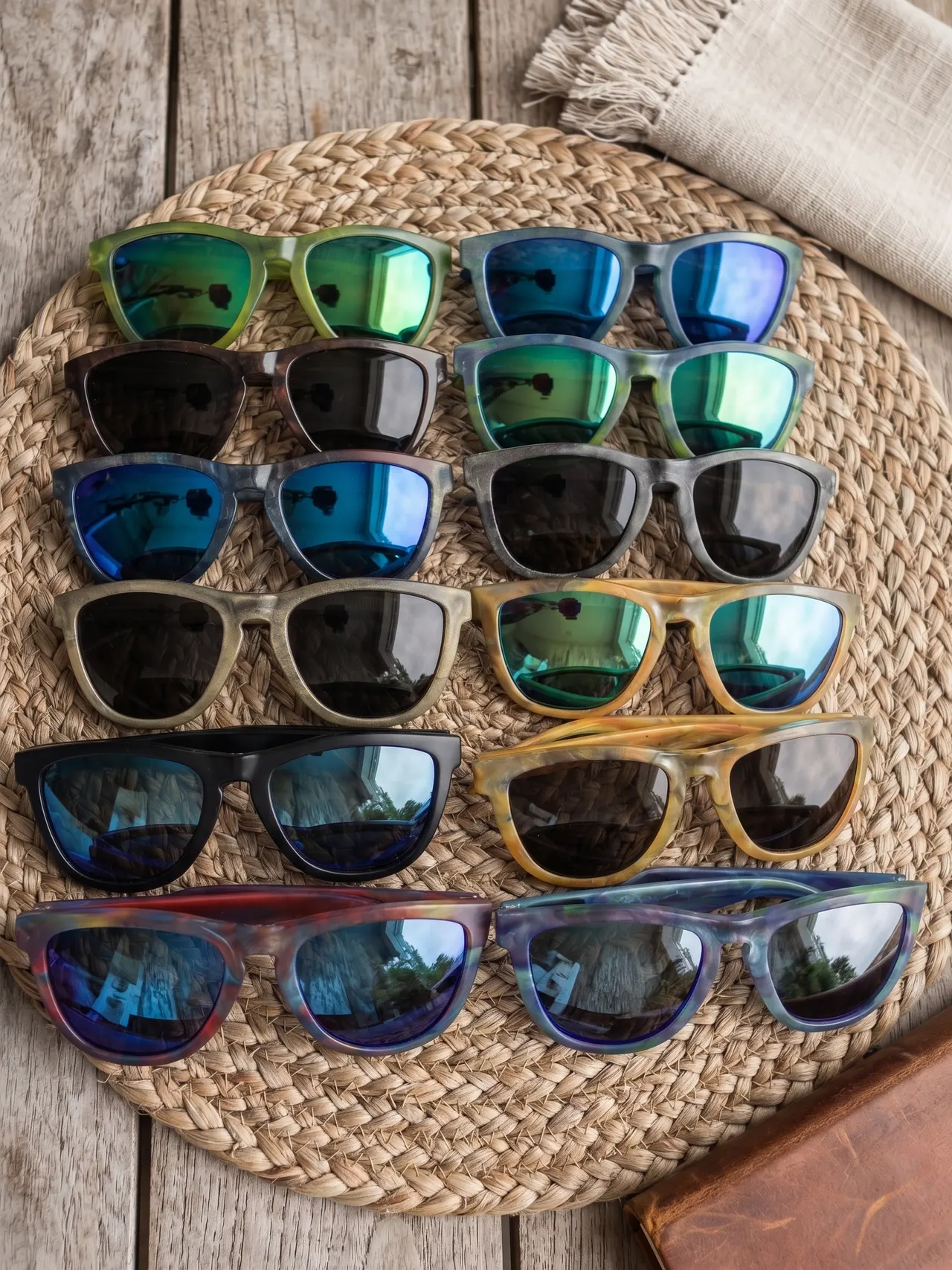 Gafas de sol de plástico reutilizado en varios colores